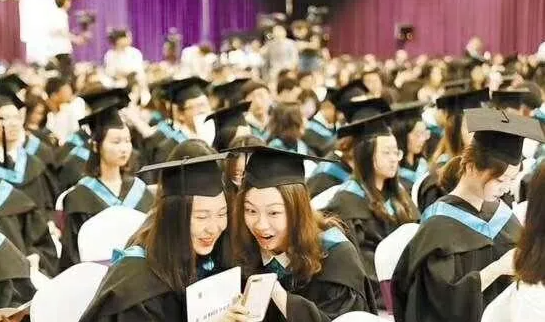 香港留學(xué)申請(qǐng)比內(nèi)地的優(yōu)勢(shì)在哪里呢？
