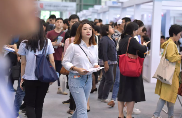 為什么要去香港留學(xué)呢？